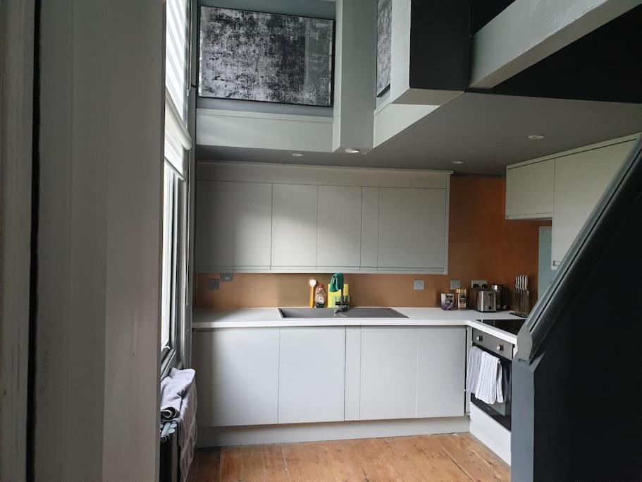 Large Loft Apartment, Hove photo 4