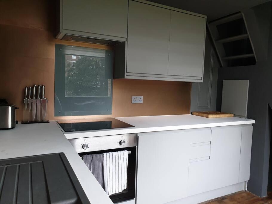 Large Loft Apartment, Hove photo 6