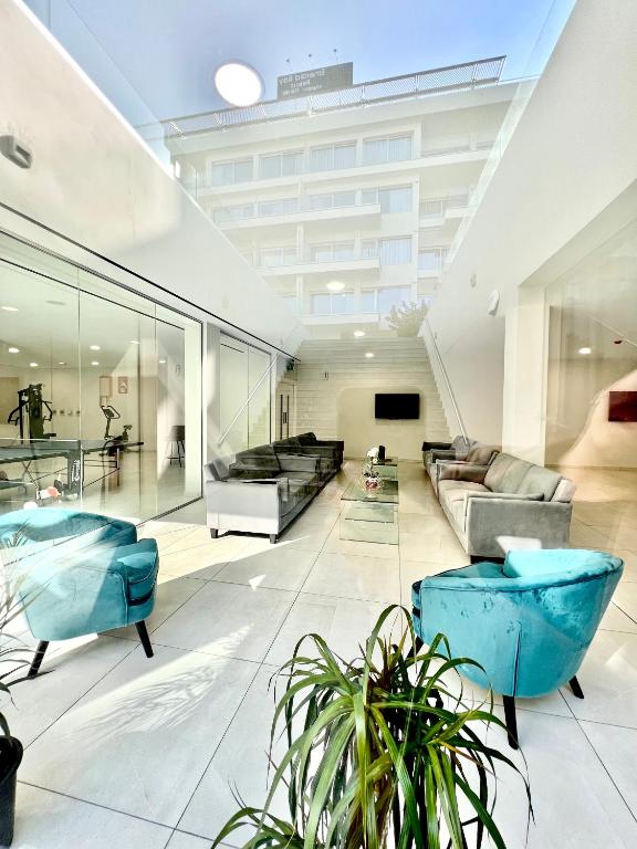 Emerald Suites photo