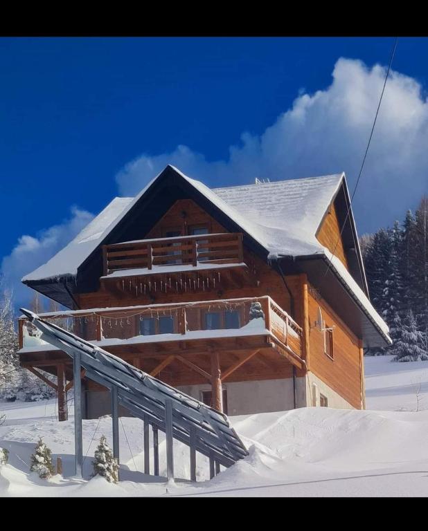 Gorczańska Chata z tarasem widokowym, Poręba Wielka