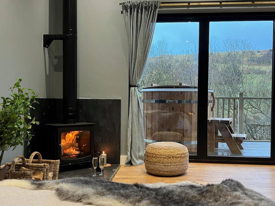 Luxury Lodge In The Treetops, Llanbrynmair