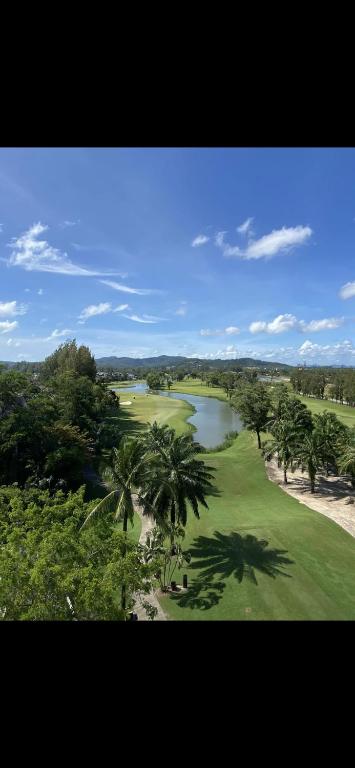 SKYPARK Building A Laguna Phuket, pláž