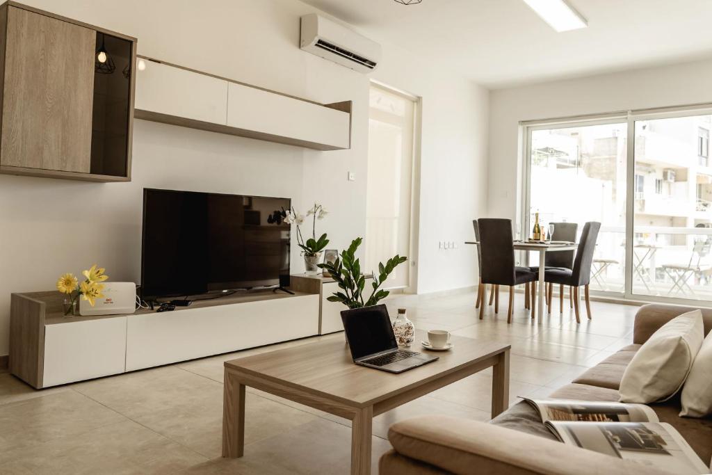 2Bed Sliema Apt - Walk to Beaches & Valletta, Sliema