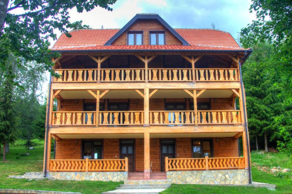 Apartments Zaric — Hotel in Rača
