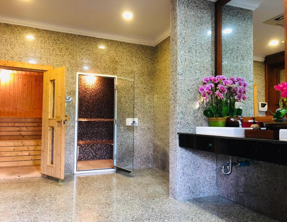 Steamroom