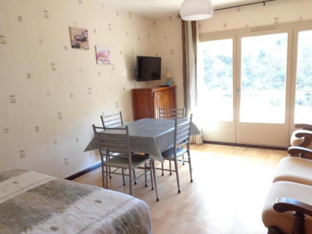Studio cosy avec balcon et parking - Proche cures et centre ville, Wifi, animaux acceptés - 2