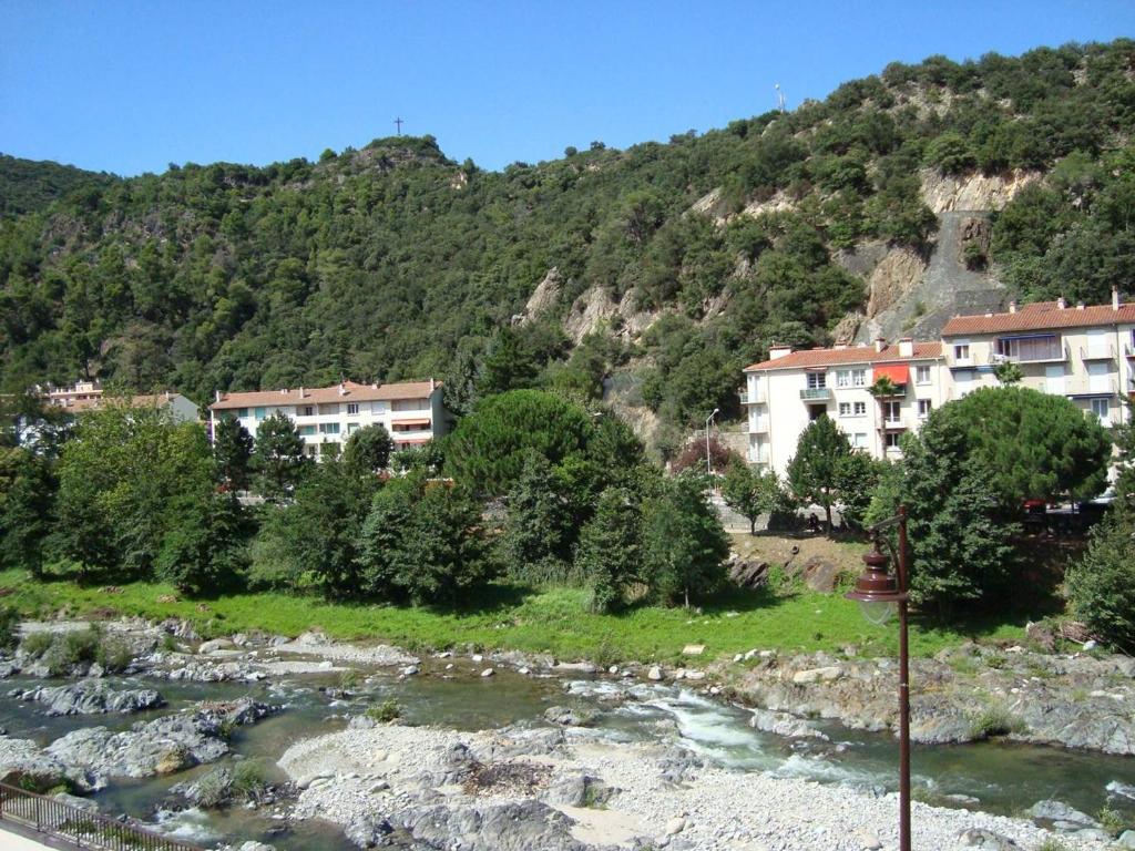 Appartement F3 avec balcon exposé sud, 2 chambres, proche commodités à Amélie-les-Bains - 4