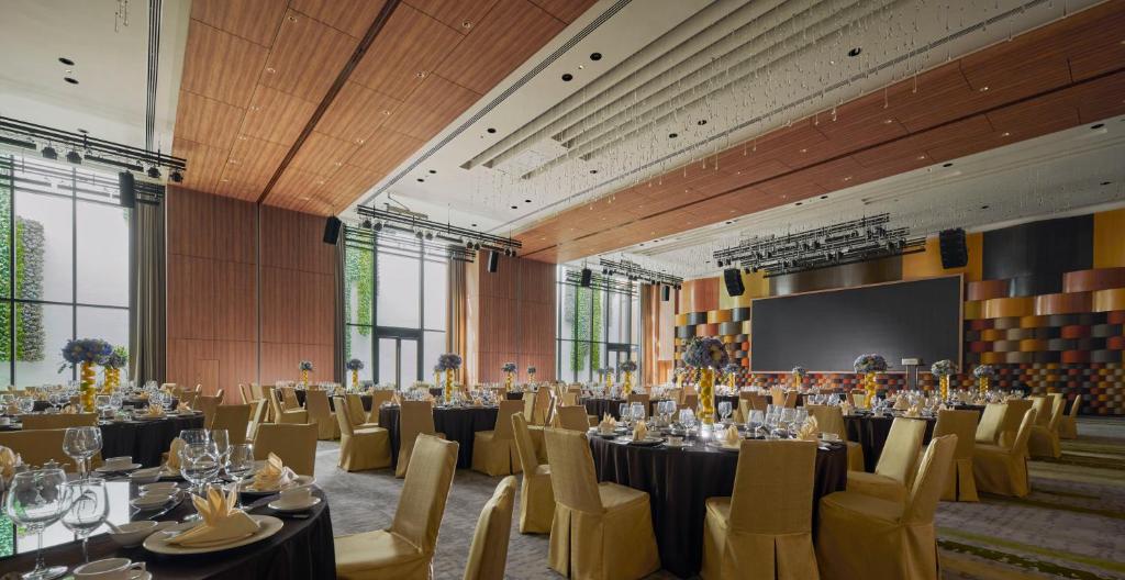 PARKROYAL Langkawi Resort — Restaurant & bars in Pantai Teng, Kedah