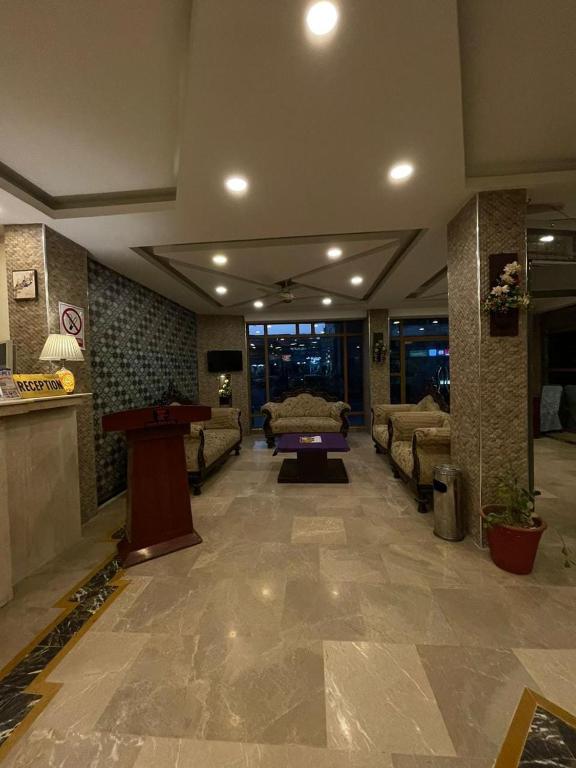 Grace Crown Hotel photo