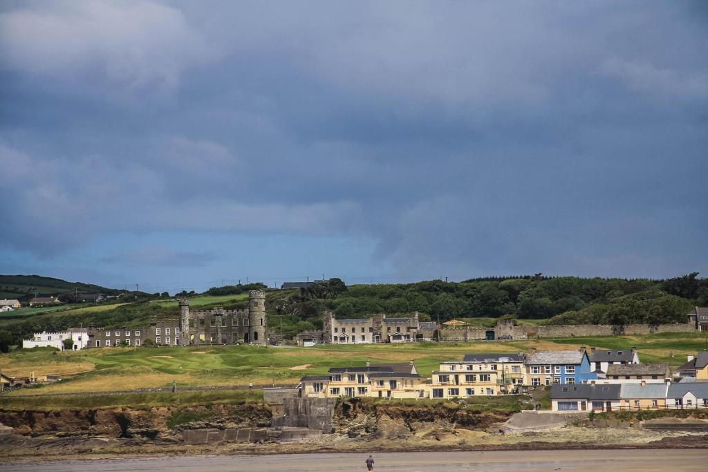 ONeills Apartments photo