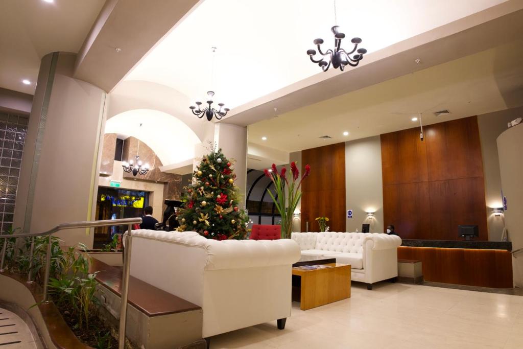 Thunderbird Hotel Pardo photo