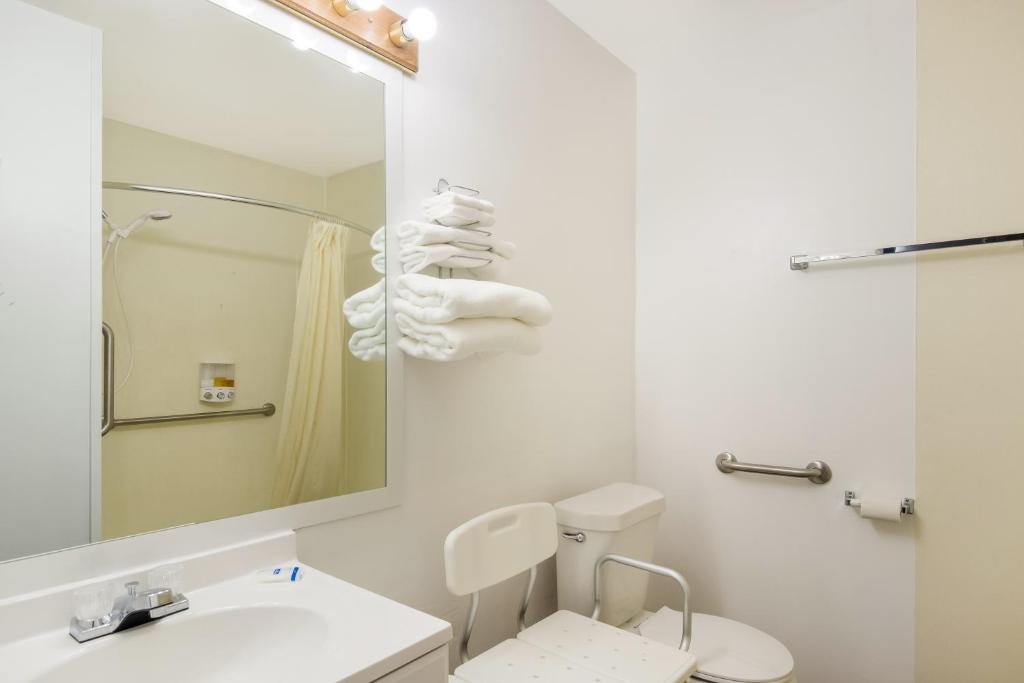 Rodeway Inn & Suites Sidney Historic Downtown I-80 photo