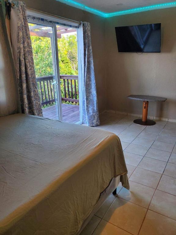 StarFish Apartment, Six Huts