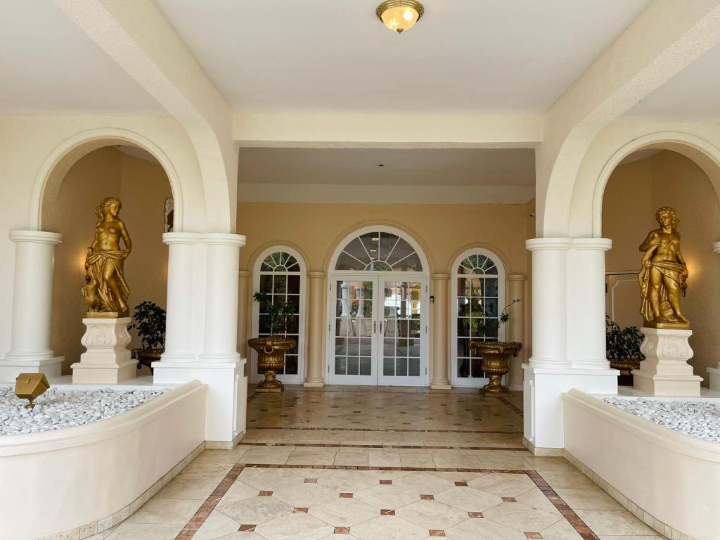 Entrance, Coco Reef Bermuda in Paget