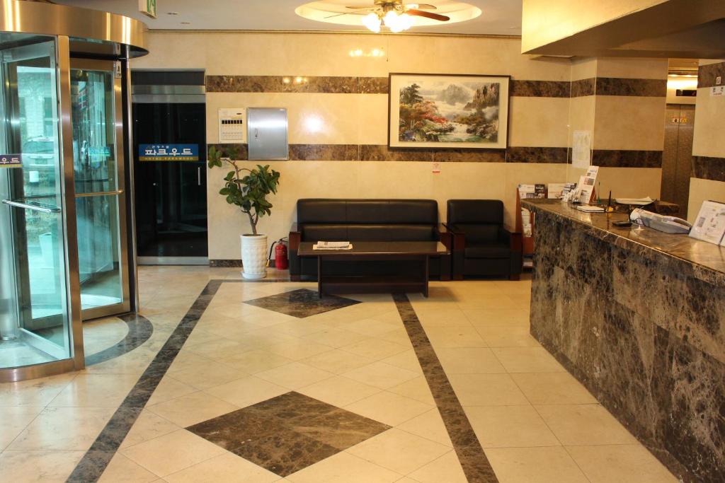 Entrance, Hotel Parkwood Incheon Airport in Incheon