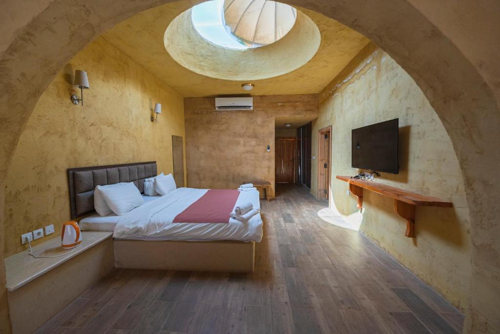 Shared lounge/TV area