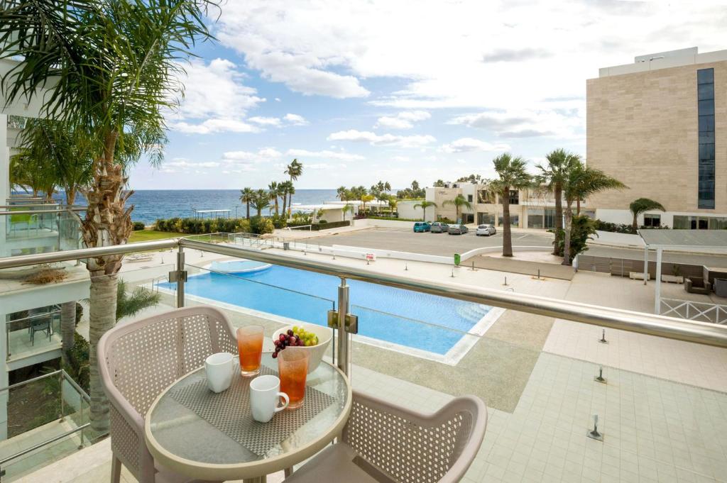 BLISS - Coralli Beachfront Apartment, Protaras