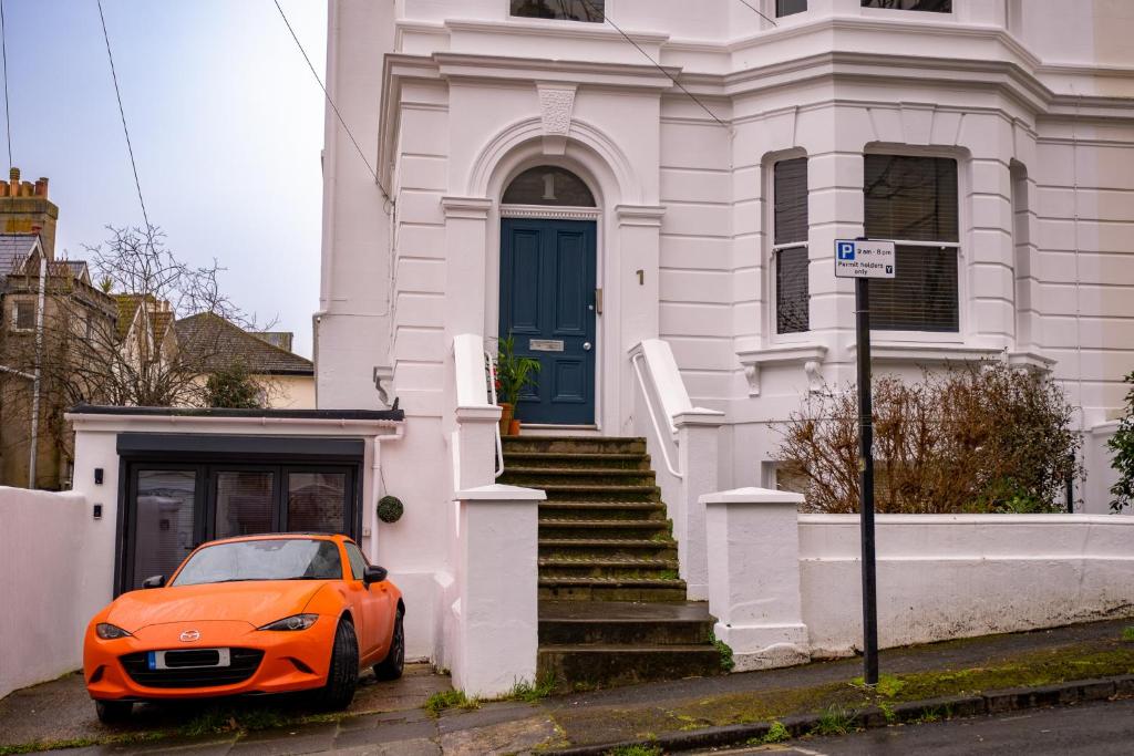 Tiny House with Private Parking & Patio, Central Brighton photo 8