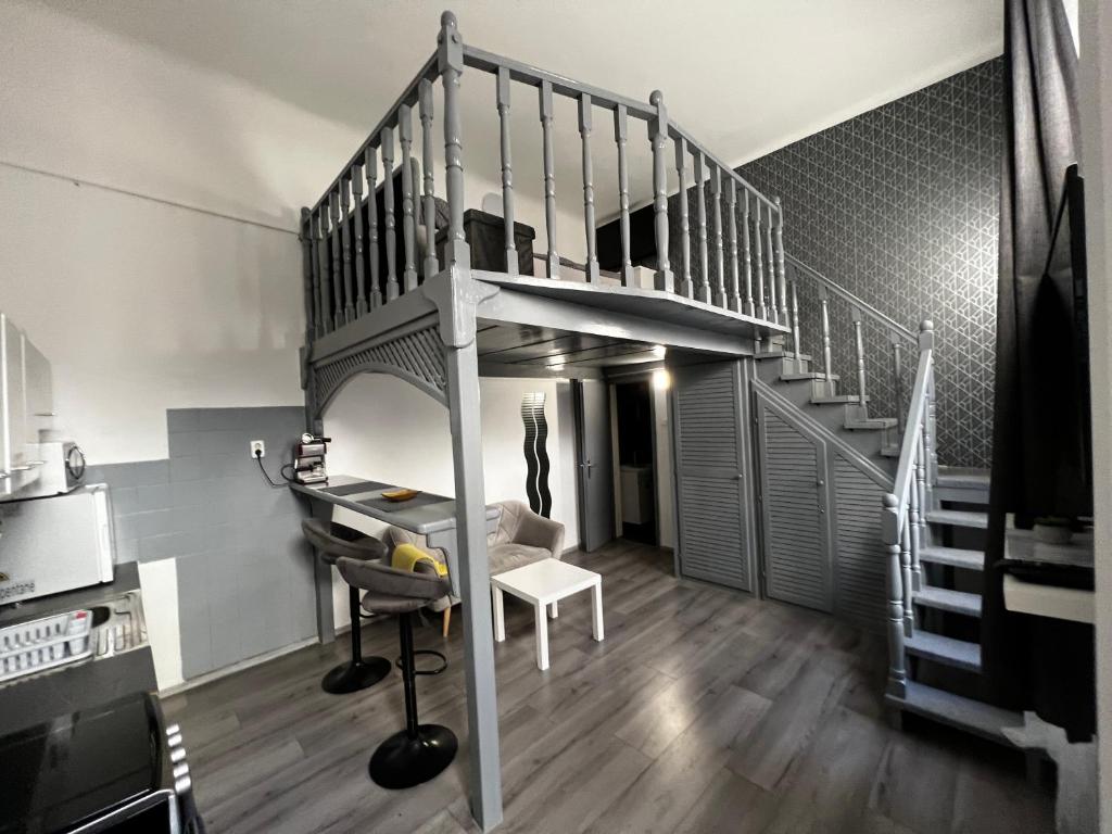 Dave Apartman 2, Segedín