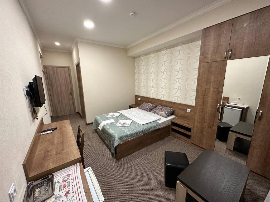 5 Rooms near 300 Aragveli metro station photo