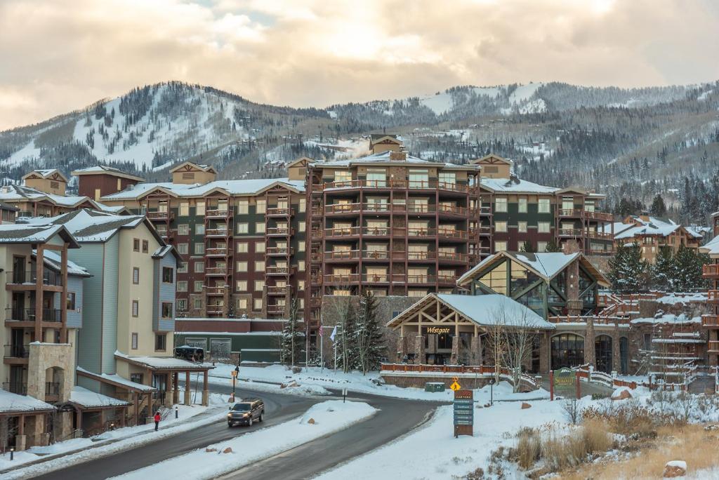 Westgate ski in ski out spa pool shuttle restaurants amenities, Park City