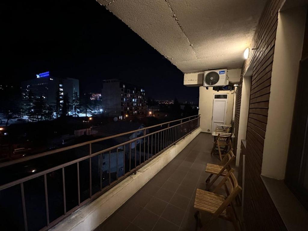 5 Rooms near 300 Aragveli metro station photo