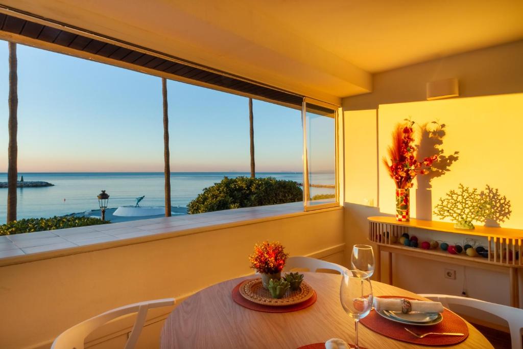 MARBELLA BANUS SUITES - Marbella Beach Front Suite Apartment - 5