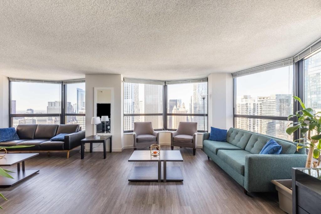 3BR Premium Executive Penthouse w/ Pool &amp; Parking — Hotel in Chicago (IL)