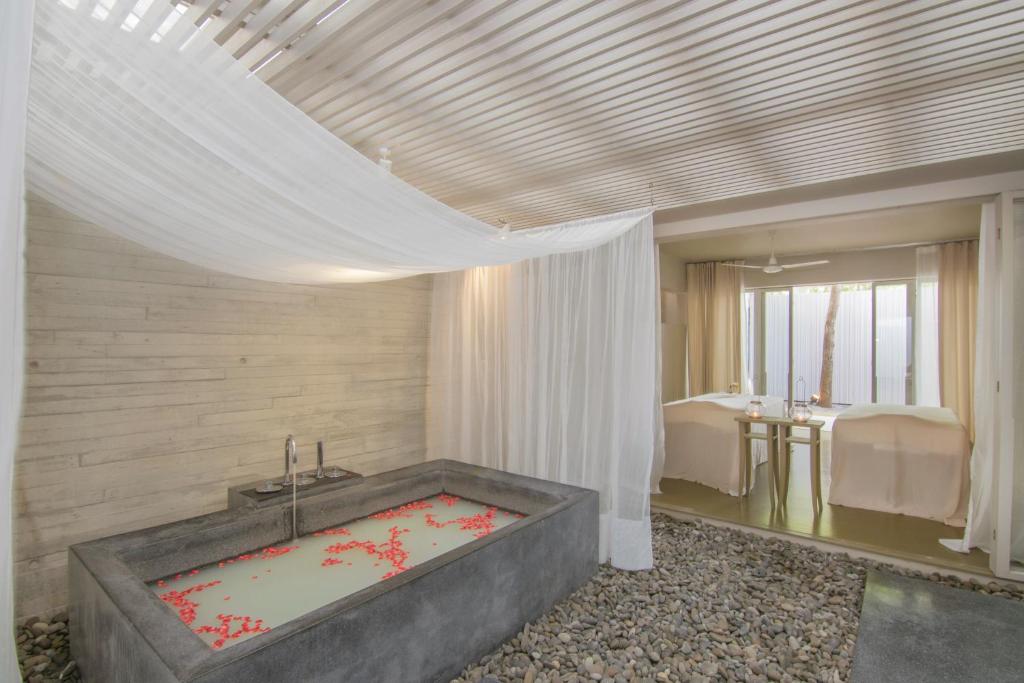 サラ プーケット マイカオ ビーチ リゾート (SALA Phuket Mai Khao Beach Resort)