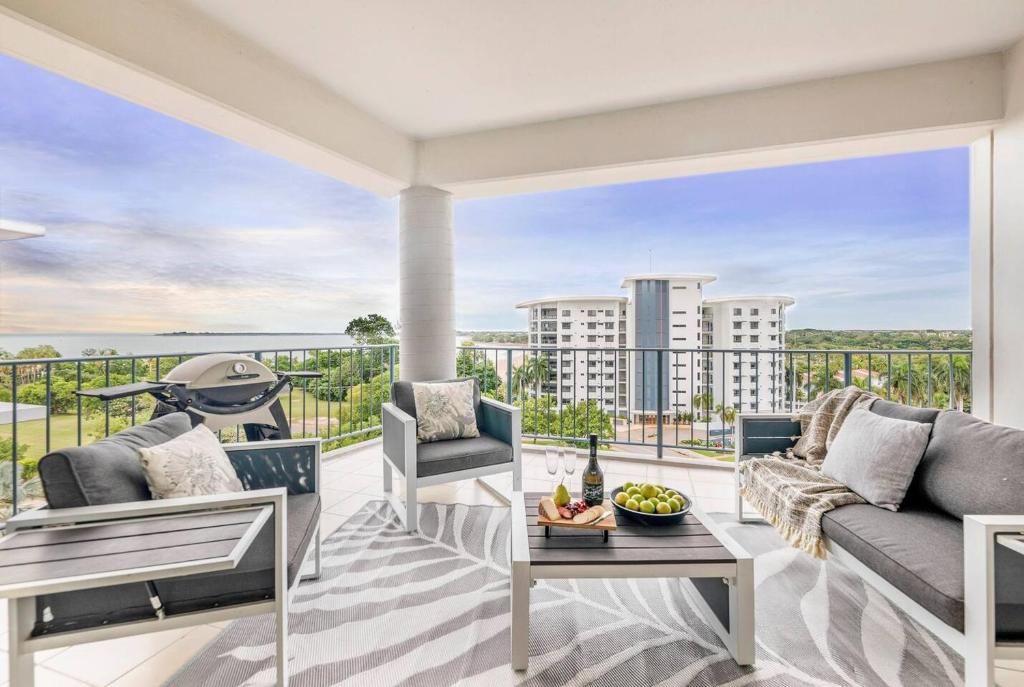 Captain's Lookout - Penthouse Living at Cullen Bay, Darwin