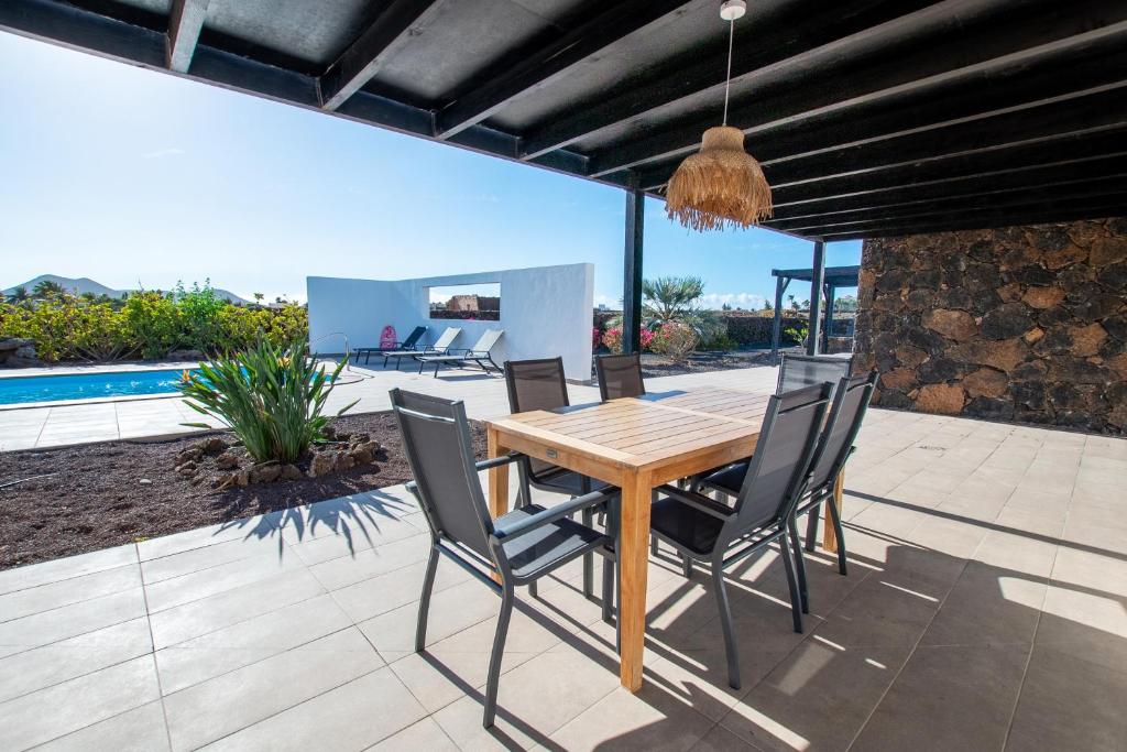 Heated & Shared Pool VILLA MATRIANA 36A, North Shore Villas - 2