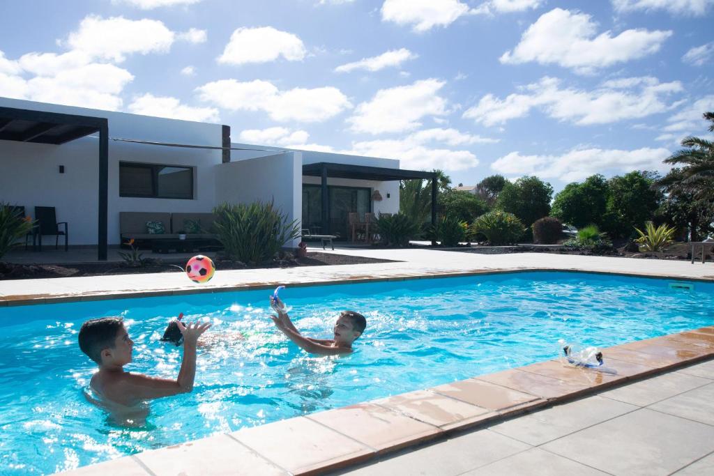 Heated & Shared Pool VILLA MATRIANA 36A, North Shore Villas - 3
