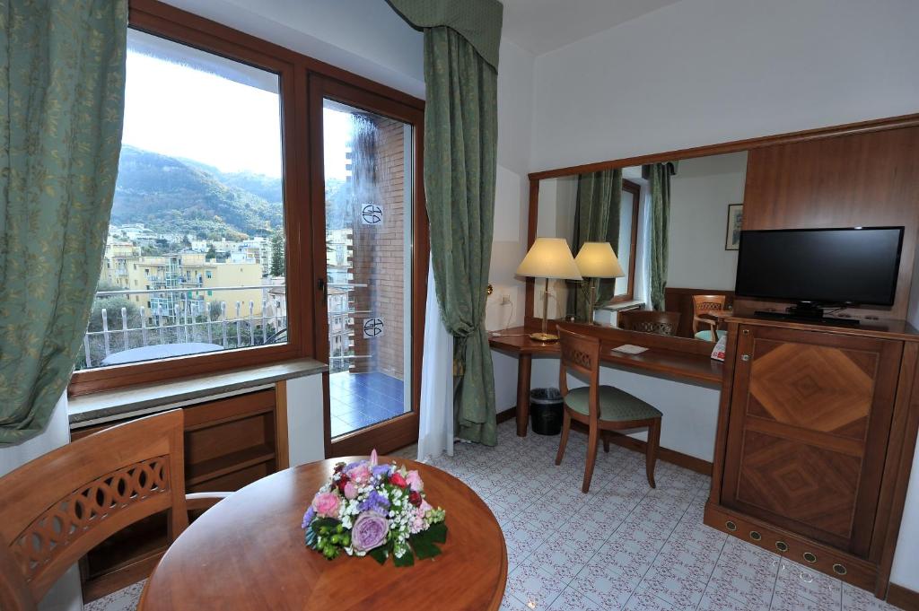 Grand Hotel Cesare Augusto — Hotel rooms in Sorrento, Campania