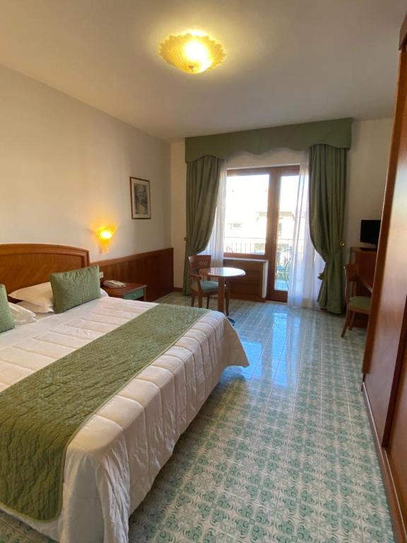 Grand Hotel Cesare Augusto — Hotel rooms in Sorrento, Campania