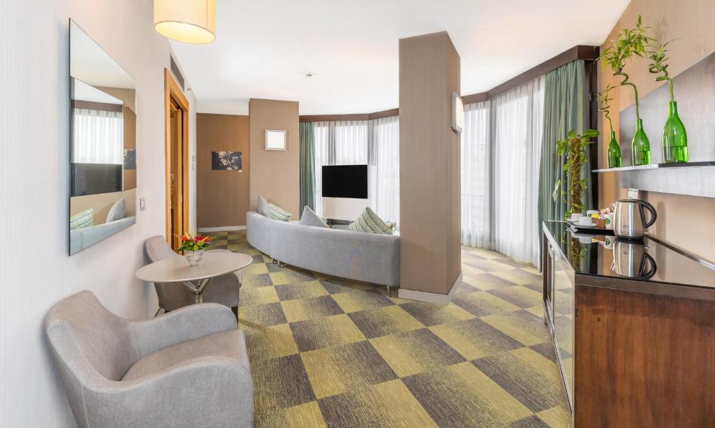 Shared lounge/TV area