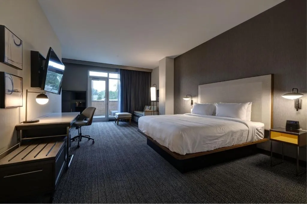 Courtyard by Marriott Iowa City University Heights，位于爱荷华的酒店