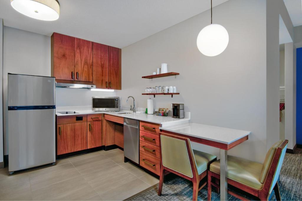 Residence Inn by Marriott Orlando at FLAMINGO CROSSINGS® Town Center photo
