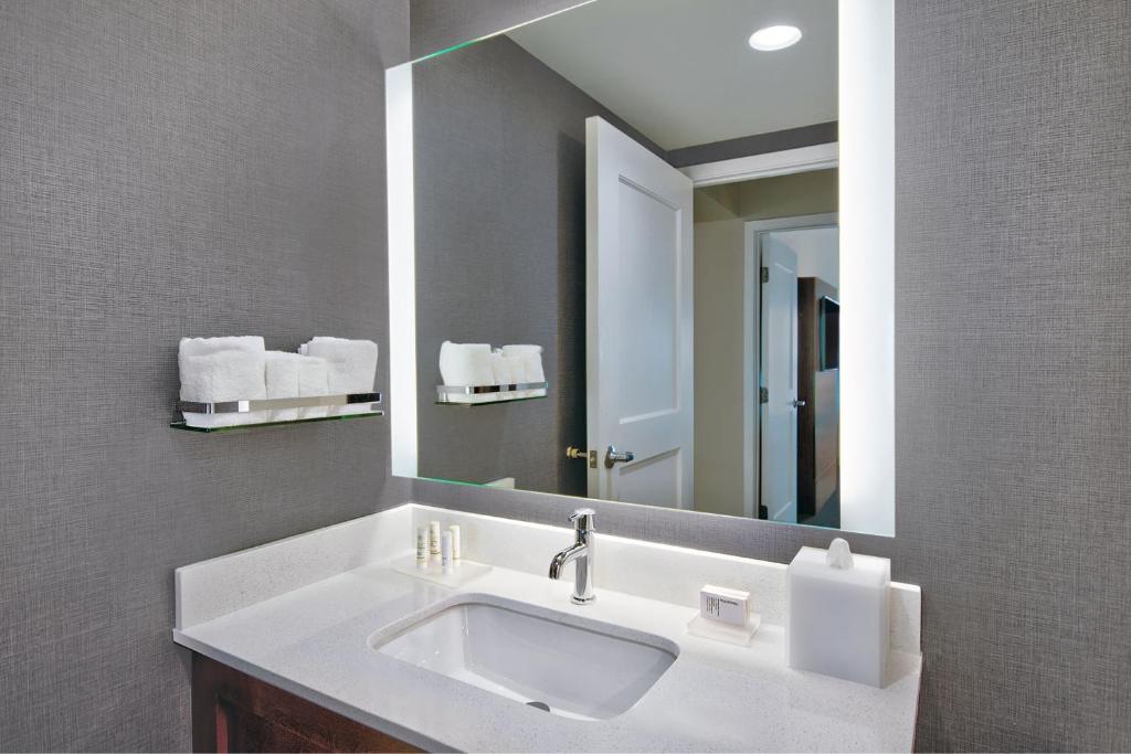 Residence Inn by Marriott Orlando at FLAMINGO CROSSINGS® Town Center photo