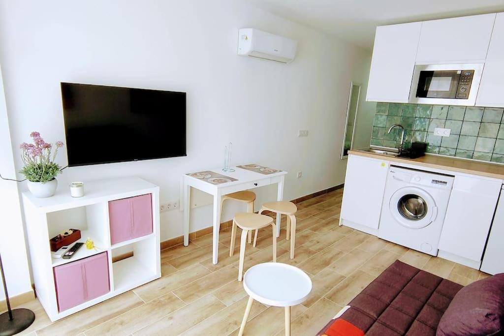 Pink 430 by CASAS COCODRILO - 3