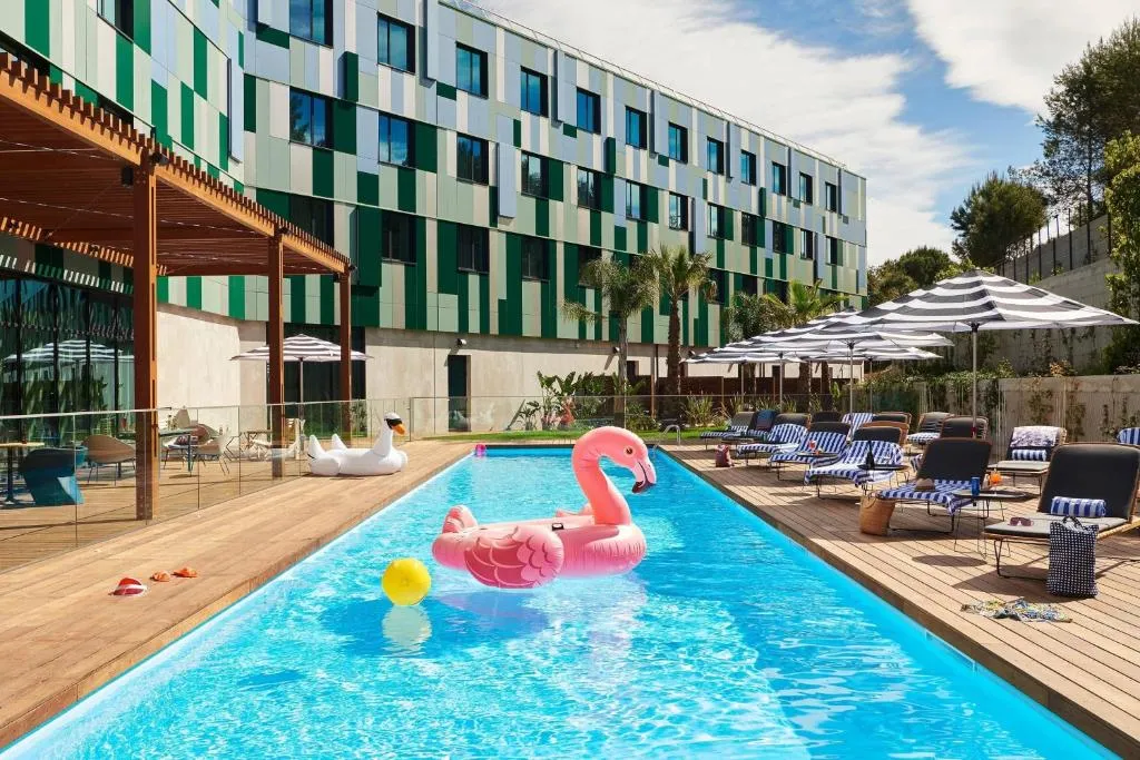 Moxy Sophia Antipolis，位于比奥的酒店