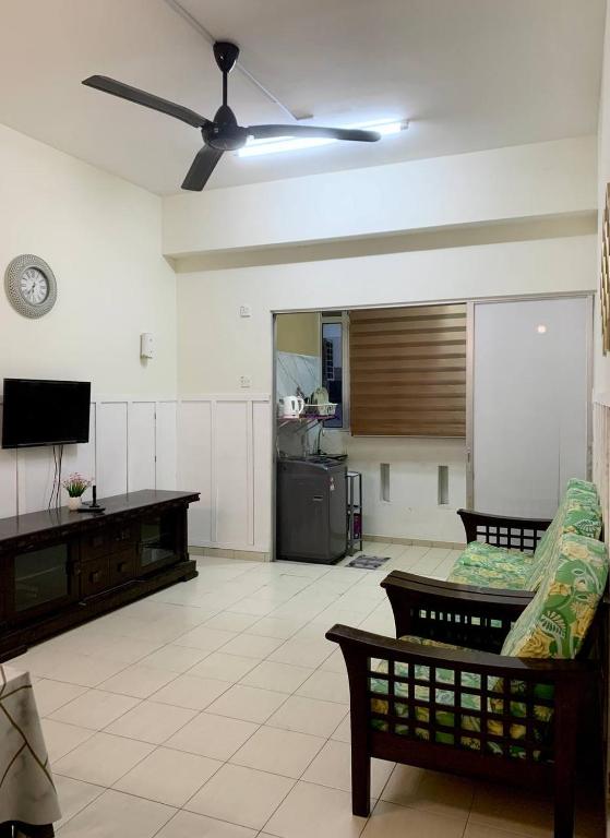 Homestay Kuala Terengganu near Batu Burok, Hospital HSNZ, KTCC Mall, Drawbridge B photo