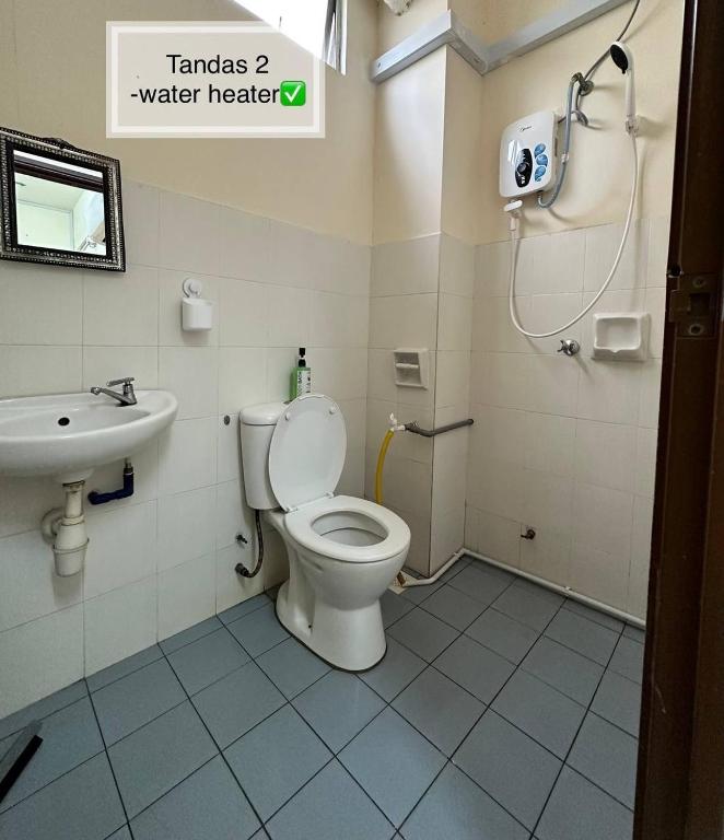 Homestay Kuala Terengganu near Batu Burok, Hospital HSNZ, KTCC Mall, Drawbridge B photo