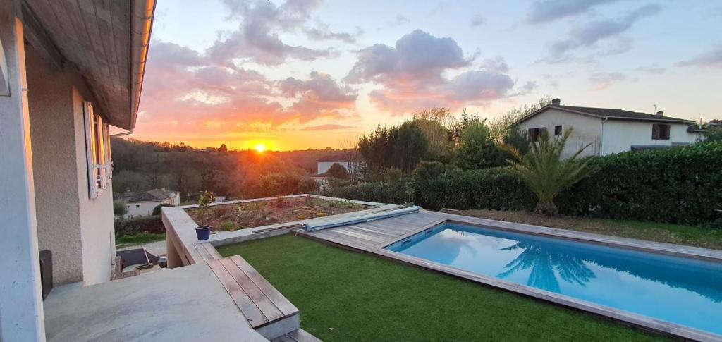 Nice and peaceful 170m with pool and garden