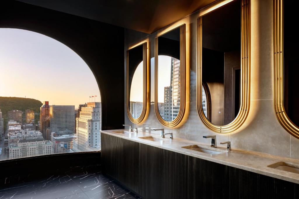 Montreal Marriott Chateau Champlain photo