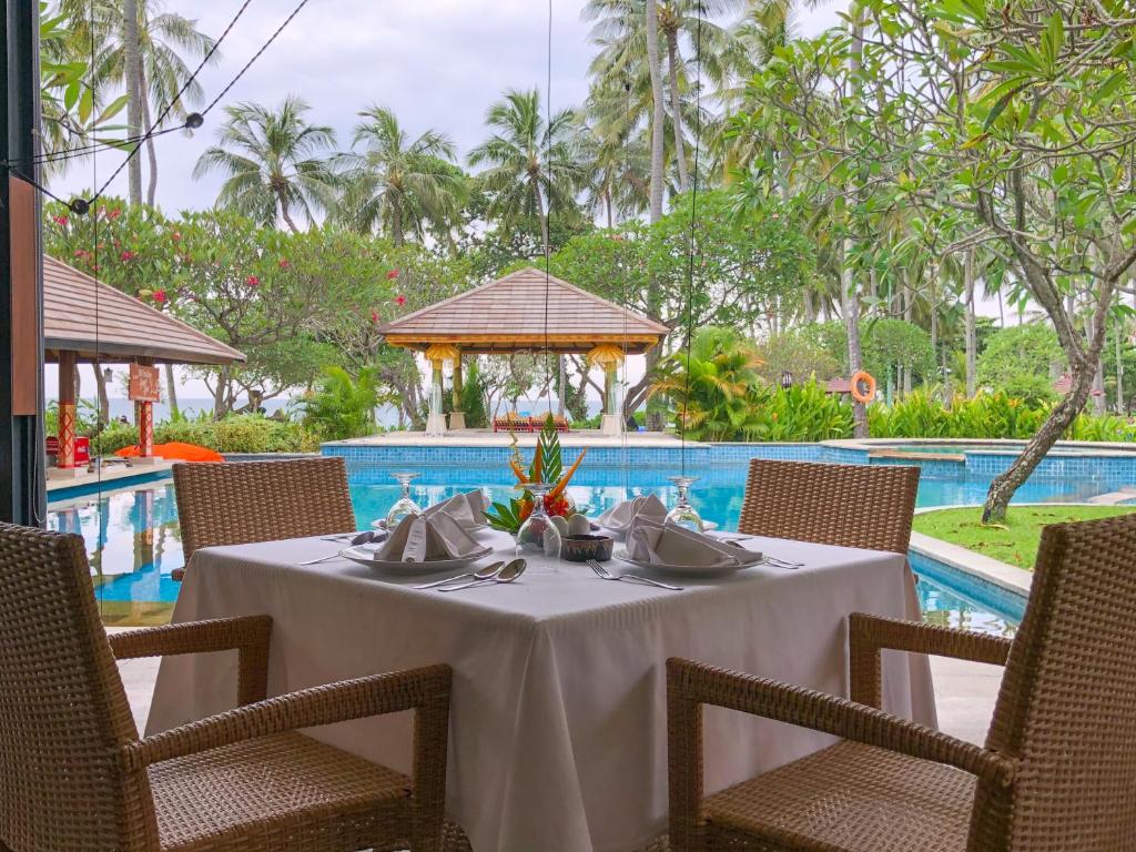 ホリディ イン リゾート (Holiday Resort Lombok) レストラン