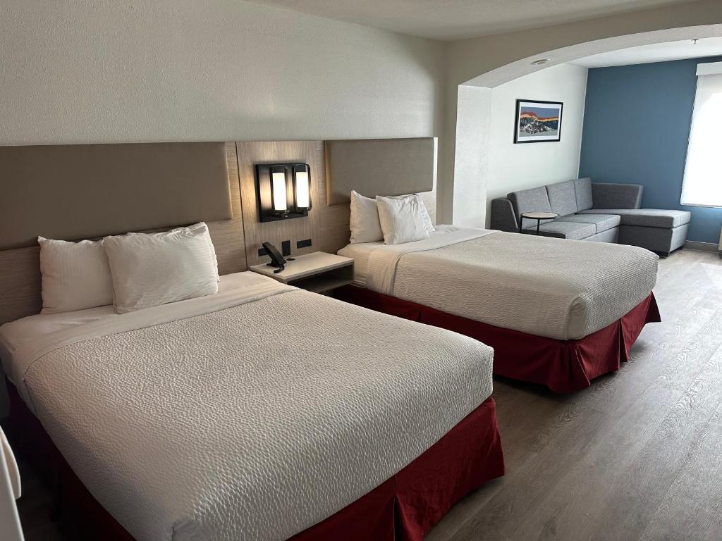 La Quinta Inn & Suites by Wyndham Albuquerque Midtown photo