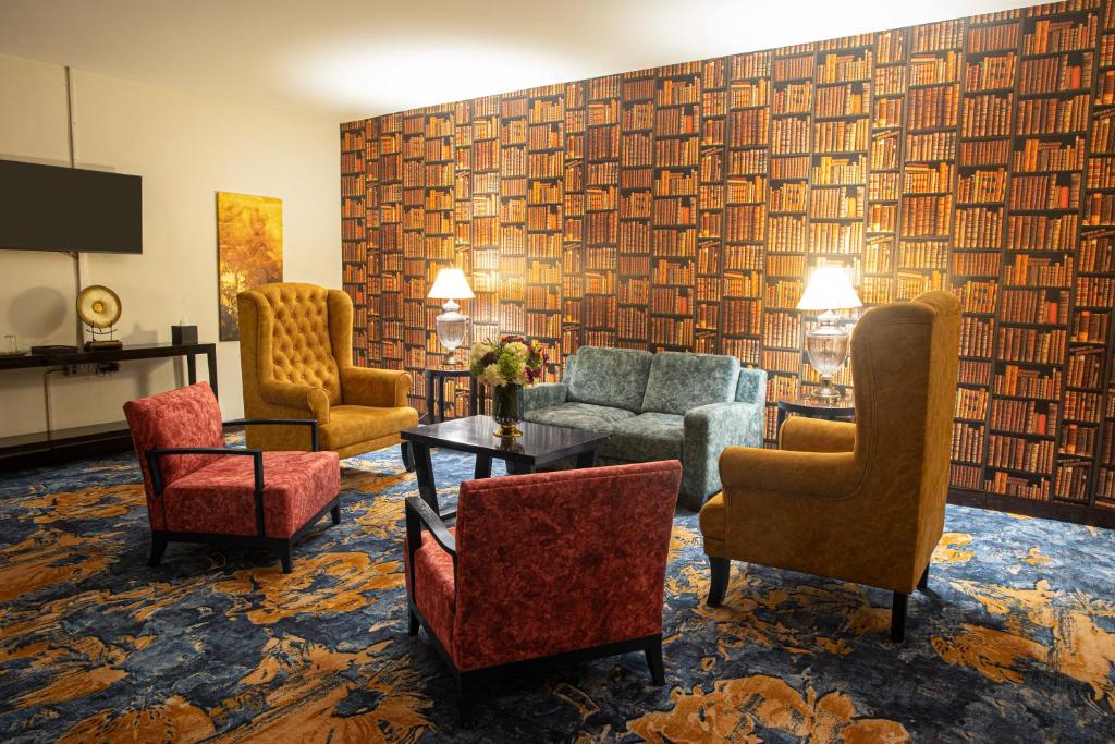 Shared lounge/TV area