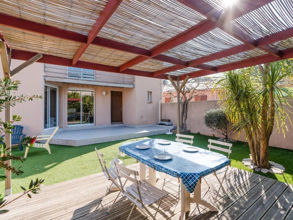 Villa spacieuse à Gruissan, 4 chambres, jardin privé, clim, proche plage, idéal familles/amis - FR-1-409A-18 - 2