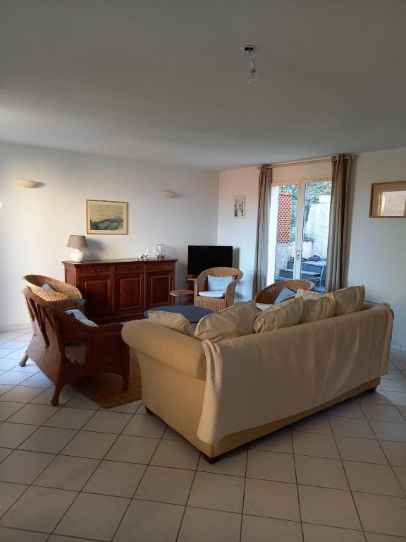 "Villa Llum i Mar", au coeur de Banyuls sur mer, 3 chambres avec climatisation, 2 SDB, garage,6 personnes, classée 3 étoiles - 2