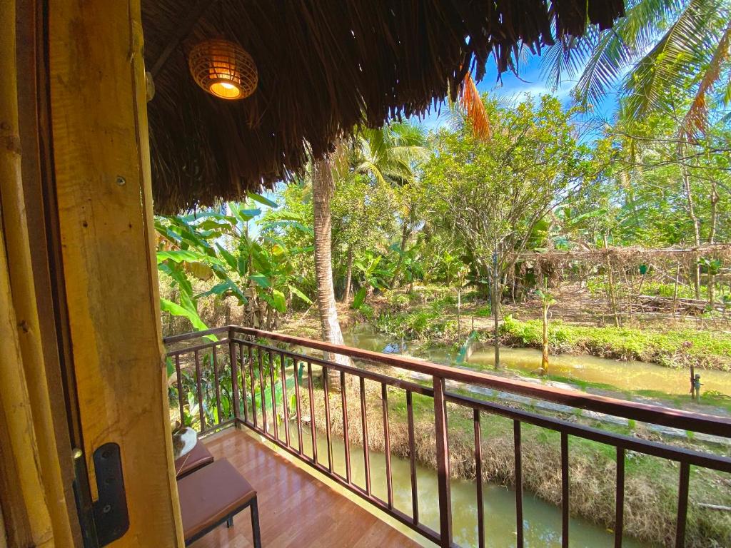 Hide Away Bungalows in Ben Tre City